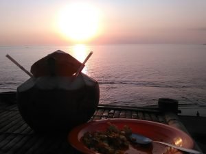 sunset batu layar sambil makan jagung bakar